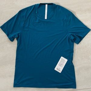 Lulu Lemon Men’s Shirt Size Large